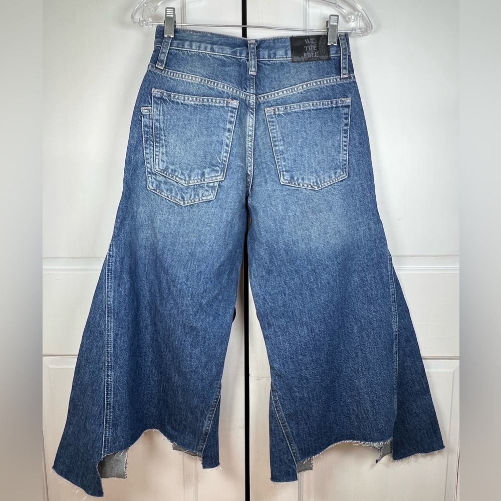We The Free Ripple Wide Leg Crop Jeans unique design and frayed hems - Picture 3 of 8